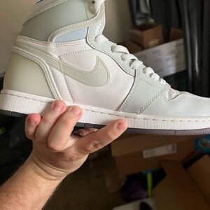 Jordan 1 retro high zoom white racer blues. 2020 shoes super clean and size 11.5